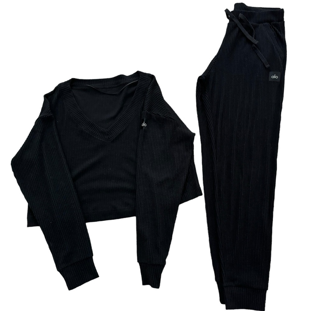 Alo Yoga Muse Jogger set jogger are size Large top is size Medium
